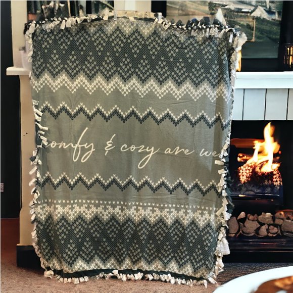 HANDMADE BLANKET -- Reversible Sofa Blanket, Green w/Saying, White W/Snowflakes - Picture 1 of 8